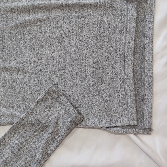 Abecrombie & Fitch Lightweight Long Sleeve Sweater, Color Heather Gray Size S - Picture 4 of 14